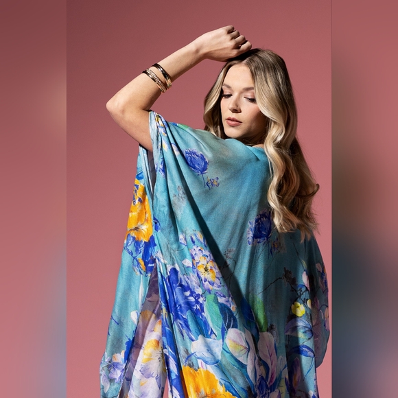 Colorful Floral Print Lightweight Kimono - Watercolor Effect Background - Picture 7 of 8